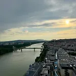 Eurovea Tower, 27th Floor Apartment, Free Parking *