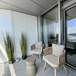 Eurovea Tower, 27th Floor Apartment, Free Parking Apartamento