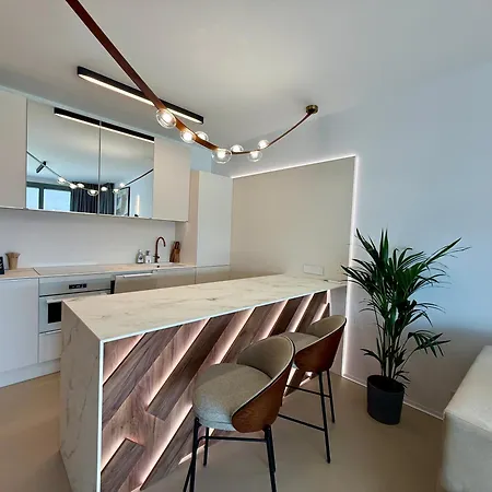 Eurovea Tower, 27th Floor Apartment, Free Parking アパート *