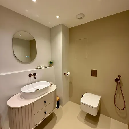 Eurovea Tower, 27th Floor Apartment, Free Parking 아파트