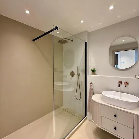 Eurovea Tower, 27th Floor Apartment, Free Parking דירה *