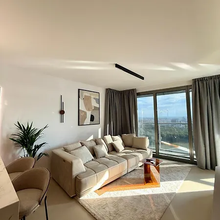 Eurovea Tower, 27th Floor Apartment, Free Parking Apartman Pozsony