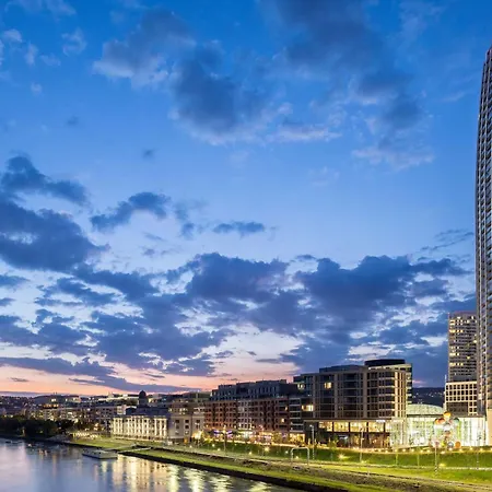 Apartman Eurovea Tower, 27th Floor Apartment, Free Parking