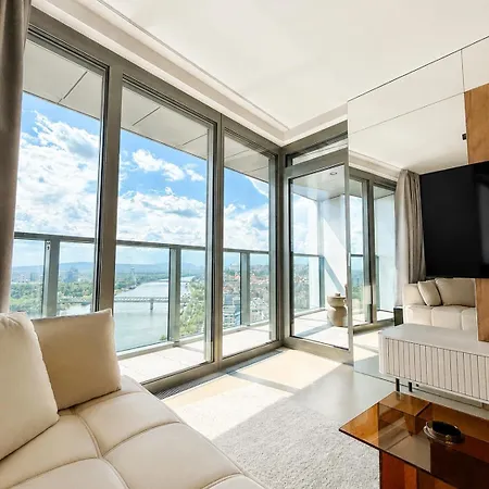 Eurovea Tower, 27th Floor Apartment, Free Parking Pozsony