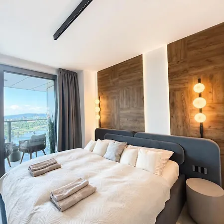 Eurovea Tower, 27th Floor Apartment, Free Parking *
