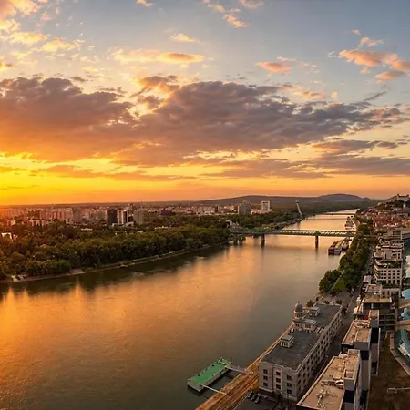 Apartman Eurovea Tower, 27th Floor Apartment, Free Parking Pozsony