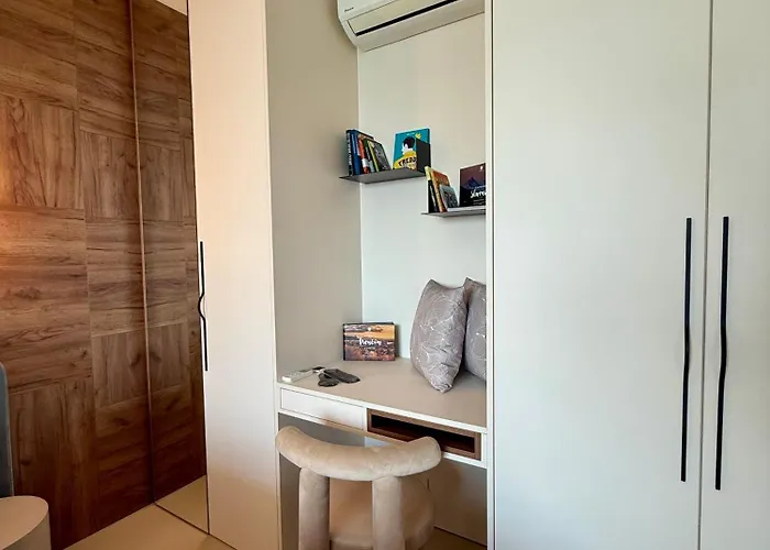 Eurovea Tower, 27th Floor Apartment, Free Parking براتسيلافا