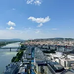 Apartman Eurovea Tower, 27th Floor Apartment, Free Parking Pozsony