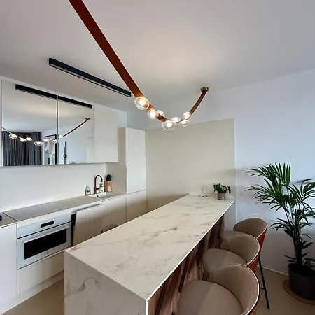 Eurovea Tower, 27th Floor Apartment, Free Parking *